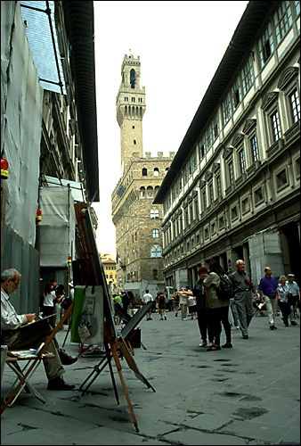 Outside the Uffuzi Gallery looking towards the Piazza della Signoria and the Pallazzo Vecchio...